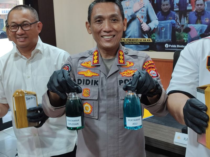Polda Banten ungkap kasus BBM oplosan.