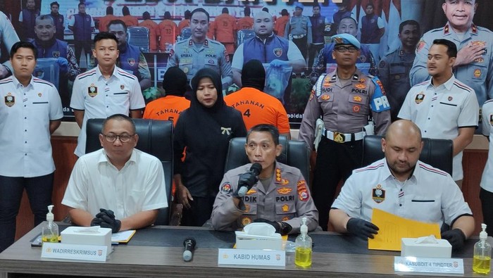 Polda Banten ungkap kasus BBM oplosan.