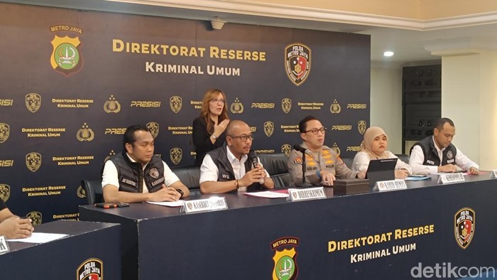 Polisi mengungkap kasus balita yang ditemukan tewas terbakar di kontrakan di Kabupaten Tangerang, Banten. Polisi tangkap tersangka pembunuh, Heri Budiman (38) (Rizky AM/detikcom)