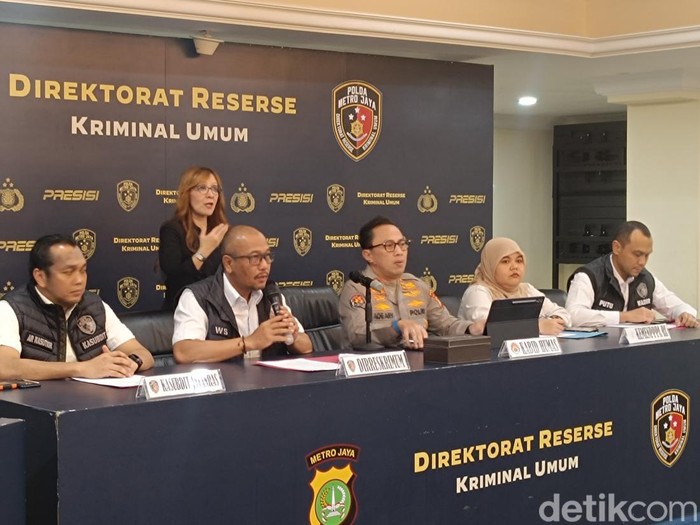Polisi mengungkap kasus balita yang ditemukan tewas terbakar di kontrakan di Kabupaten Tangerang, Banten. Polisi tangkap tersangka pembunuh, Heri Budiman (38) (Rizky AM/detikcom)