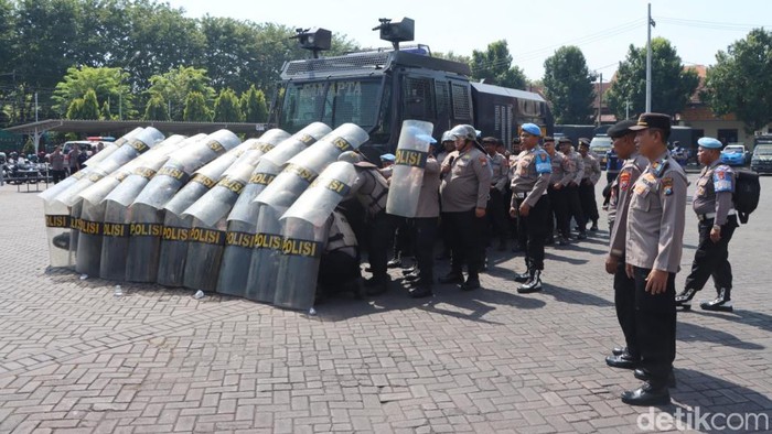 Polres Pasuruan gelar simulasi pengamanan demo Hari Buruh