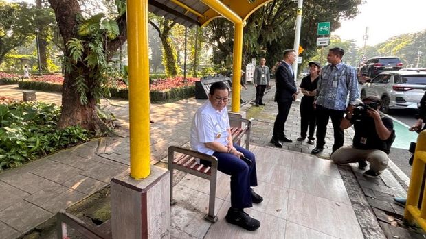 Pramono Anung Naik Transportasi Umum