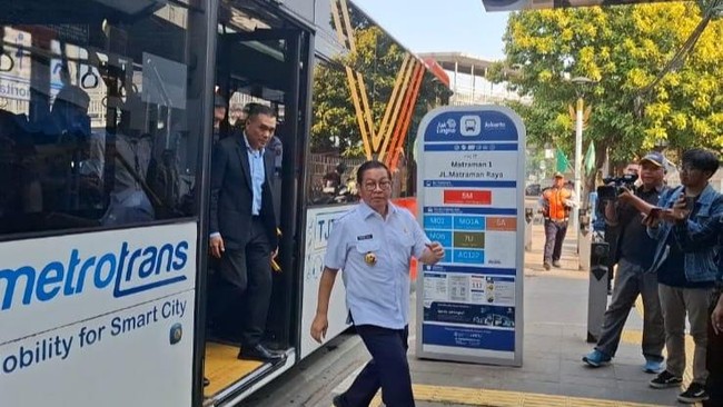 Kesan ASN Jakarta Ngantor Naik TransJ Pertama Kalinya