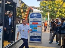 Video Momen Pramono Naik TransJ di Rabu Pertama ASN Wajib Angkutan Umum