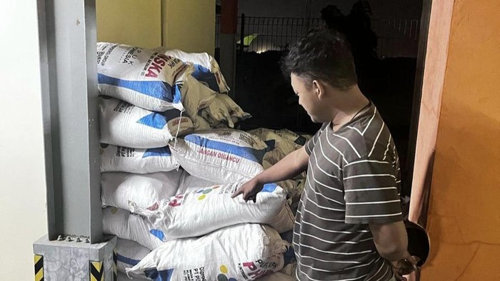 Pupuk subsidi yang dijual secara ilegal di Gresik