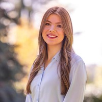 Dalam penampilan terbarunya, Putri Sofia terlihat sedikit berbeda. Meski selama ini selalu tampil dengan rambut panjang kali ini ia terlihat lebih segar dengan ‘highlight’ pirang.Foto: Instagram @casareal.es