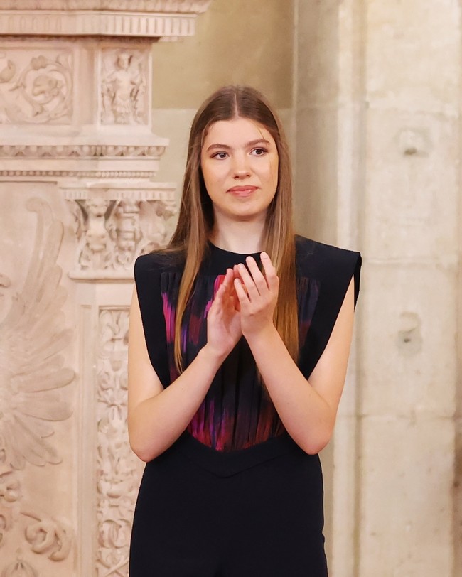 Di hari ulang tahunnya, sebenarnya sang putri tengah menempuh perguruan tinggi di luar negeri. Infanta Sofia diketahui kuliah di UWC Atlantic College, Inggris. Putri Sofia dilaporkan sedang fokus pada akademis dan mempersiapkan musim ujian. Foto: Instagram @casareal.es