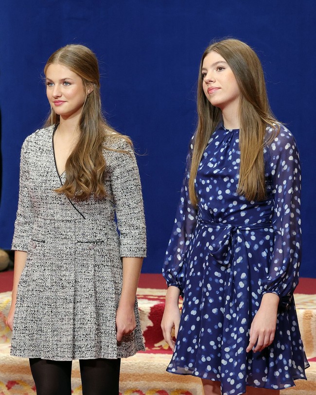 Berbeda dari kakaknya, Putri Sofía yang tidak ditakdirkan menjadi ratu memang tidak diharuskan masuk angkatan bersenjata. Kerajaan pun mengkonfirmasi bahwa ia tidak akan menjalani pelatihan militer seperti Putri Leonor. Foto: Instagram @casareal.es