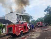Rumah Bekas Eks Wagub Sumsel yang Diduga Dijadikan Gudang Mebel Terbakar