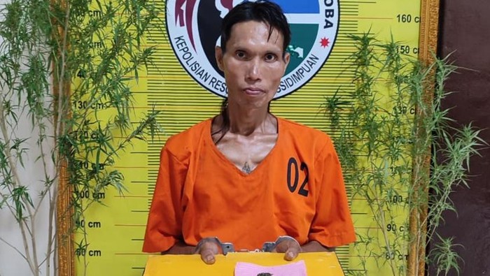 Sahrimanto Siregar saat diamankan di kantor polisi. (Foto: Dok. Polres Padangsidimpuan)