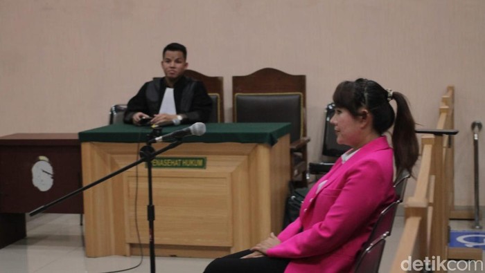 Selebgram Isa Zega saat menghadiri sidang tuntutan.
