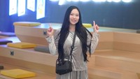 Sisca Kohl mengaku sangat penting tampil cantik meskipun sedang di rumah saja. (Foto: dok Instagram)