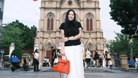 Penting sih menurut aku. Kita harus di rumah pun jaga penampilan, bersih-bersih, tampil cantik, karena itu bikin mood kita juga happy seharian menurutku, kata Sisca Kohl saat diwawancara awak media. (Foto: dok Instagram)