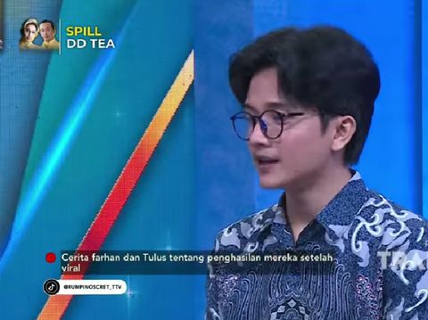 Sosok pria yang berjualan batik viral di media sosial.