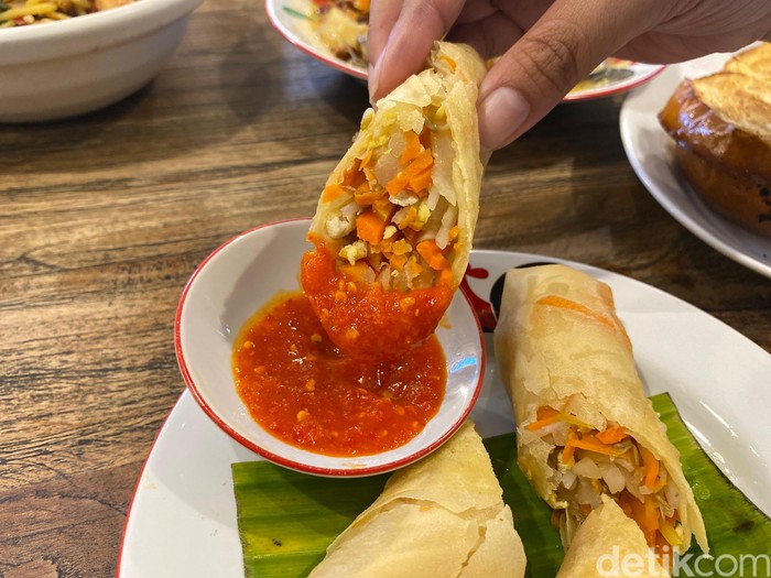 Straits Kopitiam Straits Kopitiam tawarkan menu hidangan peranakan dan Nusantara yang nikmat