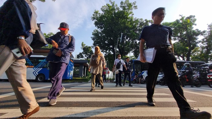 Suasana di sekitar halte TransJakarta Balai Kota (Taufiq/detikcom)