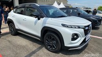 Mobil ini punya dimensi yang compact. Secara dimensi, menurut Arif Aditya, Head of Product and Accessories Development PT Suzuki Indomobil Sales, Suzuki Fronx hadir dengan dimensi yang compact. Panjangnya di 3.995 mm, lebar 1.765 mm, dan tinggi 1.550 mm dengan wheelbase 2.520 mm.  Foto: Rangga Rahadiansyah/detikOto