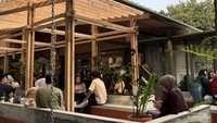 Area dine in di Toko Kopi Tuku Bandung