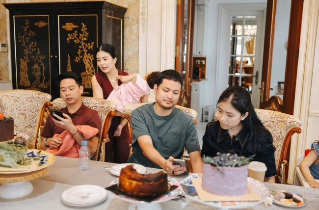 Perayaan anniversary tersebut sekaligus menjadi momen kumpul keluarga Tanoesoedibjo. Perayaan diisi dengan acara makan siang bersama pada 27 April lalu. Foto: Instagram/@liliana_tanoesoedibjo