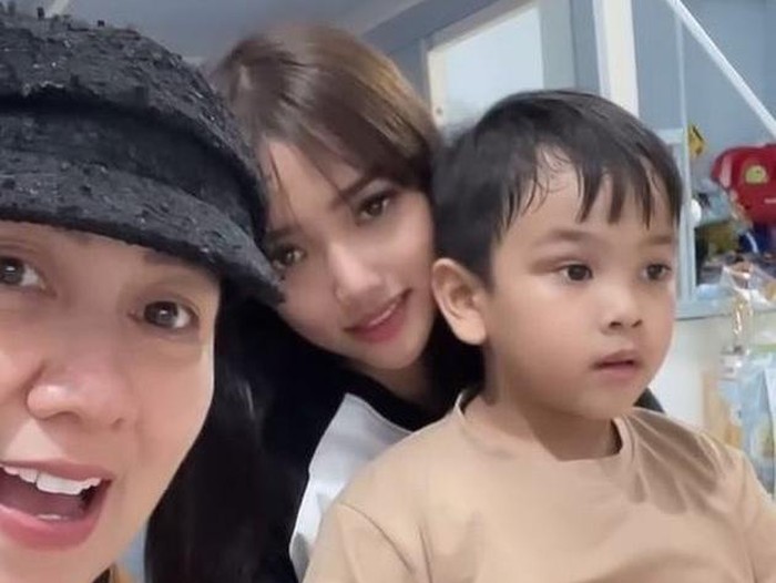 Venna Melinda dan Fuji