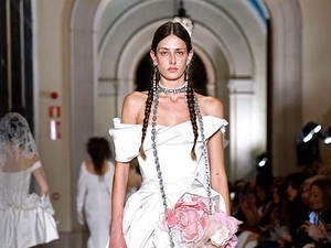 Vivienne Westwood Gelar Show Bridal Pertamanya, Bawa Punk ke Pelaminan