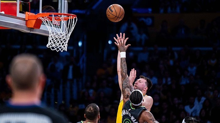 NBA LeBron & Doncic Gagal Selamatkan Lakers yang Out di Playoff