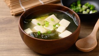 Bukan Sekadar Sup! Ini 4 Manfaat Sehat Rutin Makan Sup Miso