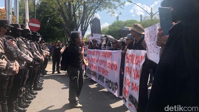 Aksi buruh sawit saat Hari Buruh di Palangka Raya.