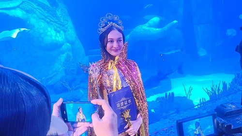 Anak Agung Sagung Devi Suamba Pradnyandari, perempuan asal Desa Kapal, Kecamatan Mengwi, Badung, Bali, yang memenangi Miss Universe Asia (MUA) 2025, Kamis (1/5/2025). (Leona Wirawan/detikBali)