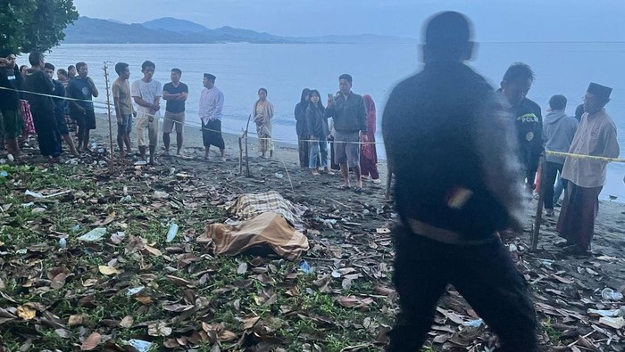 Anggota Satpol PP ditemukan tewas di Pantai Mamuju.