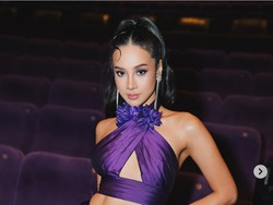 7 Foto Anya Geraldine dengan Gaun Ungu di Premier Mendadak Dangdut 2025