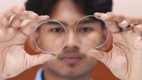 Gelang identitas ini berfungsi untuk membantu proses identifikasi jika jemaah tersesat saat menjalankan ibadah haji. Dilengkapi dengan informasi pribadi dan kelompok, gelang ini diharapkan mempermudah petugas dalam memberikan bantuan selama prosesi haji berlangsung.