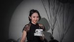 Selebgram Ayu Puspa Suka Jajan Es Krim dan Cheese Coin