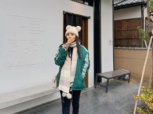 Selebgram Ayu Puspa Suka Jajan Es Krim dan Cheese Coin