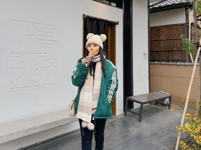 Selebgram Ayu Puspa Suka Jajan Es Krim dan Cheese Coin