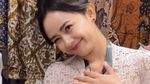 Selebgram Ayu Puspa Suka Jajan Es Krim dan Cheese Coin