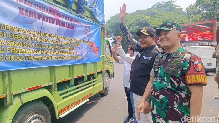 Bupati Sidoarjo Subandi temui massa buruh