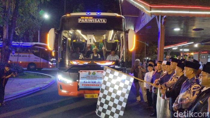 Calon Jemaah Haji Kloter 1-3 Tulungagung Diberangkatkan ke Asrama Haji Sukolilo
