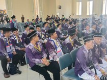 Video Melihat Persiapan Calon Jemaah Haji Kloter 1 di Embarkasi Kertajati