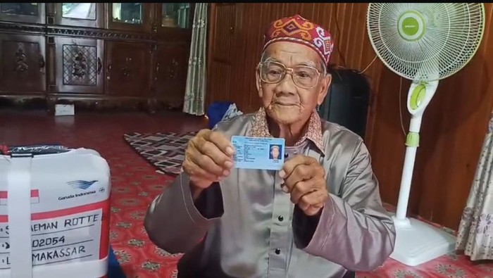 CJH bernama Sulaeman Rotte menjadi jemaah haji tertua di Sulsel yang diberangkatkan tahun ini.