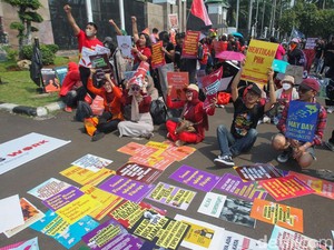 Demo May Day di Depan DPR Minta Bentuk UU Perlindungan Buruh