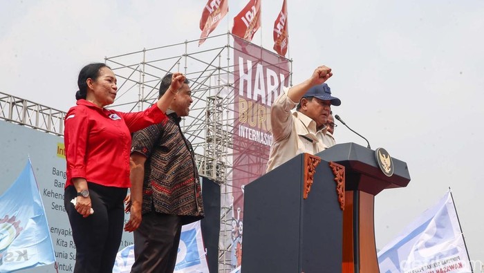 Di Monas, Prabowo Komitmen Berantas Korupsi dan Dukung Buruh Presiden Republik Indonesia Prabowo Subianto menghadiri dan memberikan pidato pada acara aksi peringatan hari buruh di Monas, Kamis (1/5/2025). Prabowo menyampaikan terima kasih telah diundang ke peringatan hari buruh.