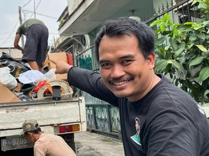 Pria Ini Mendulang Cuan dari Bersih-bersih Rumah, Begini Kisahnya