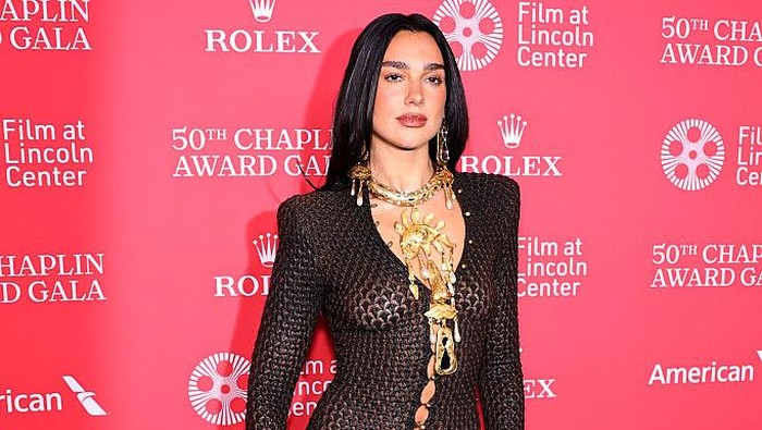 Dua Lipa di Chaplin Award Gala NEW YORK, NEW YORK - APRIL 28: Dua Lipa attends the 50th Chaplin Award Gala on April 28, 2025 in New York City. (Photo by Theo Wargo/WireImage)