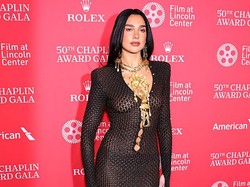 Bucin Abis, Callum Turner Puji Dua Lipa Wanita Tercantik di Dunia