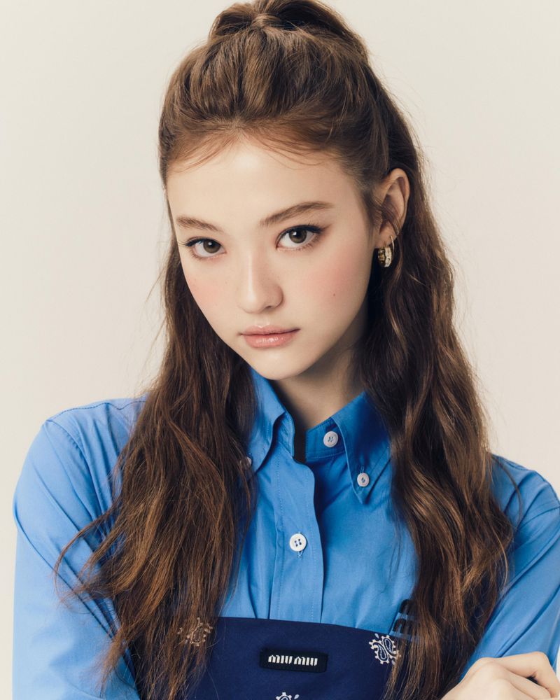 Ella MEOVV menjadi brand ambassador Miu Miu