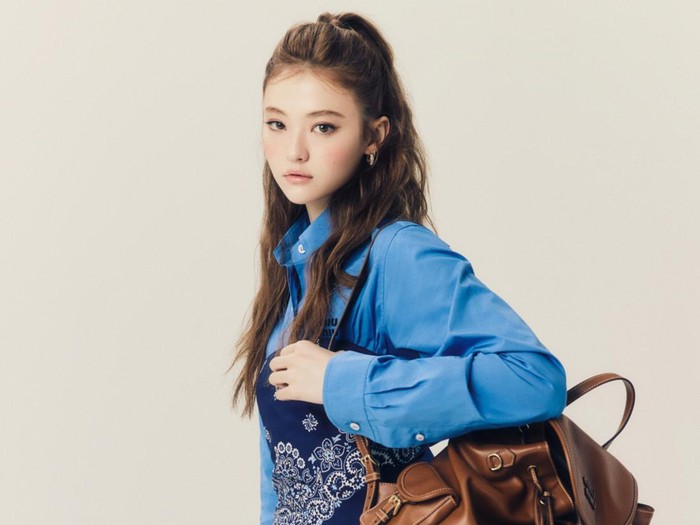 Ella MEOVV menjadi brand ambassador Miu Miu