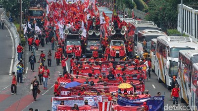 Gelombang Buruh Geruduk DPR Serukan Keadilan Pekerja