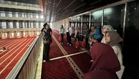 Guru-guru Australia ini juga sempat mengunjungi Masjid Istiqlal Jakarta. Foto: Dokumentasi Kedutaan Besar Australia