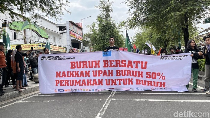 Aksi Massa May Day di Kawasan Malioboro, Jogja, Kamis (1/5/2025).